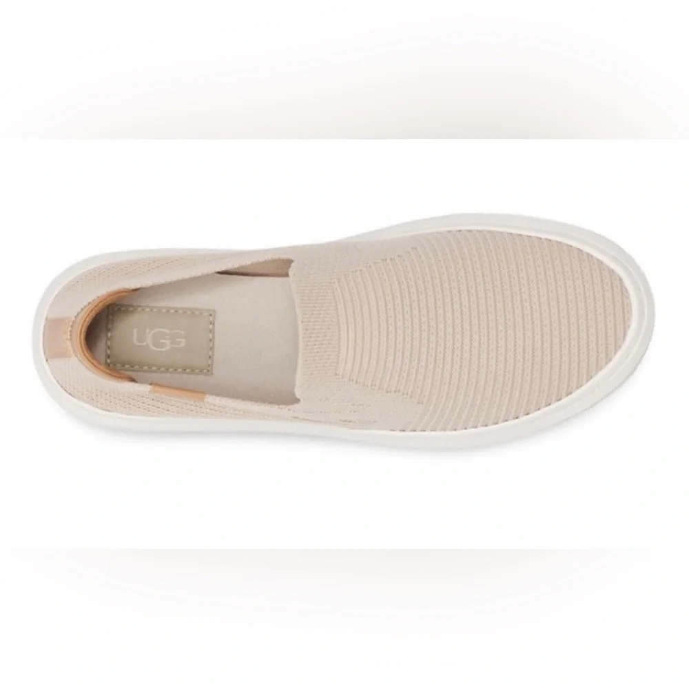 Ugg Women's Alameda Sammy - Sea Salt
(NWT
Size 9.5 - Picture 3 of 5